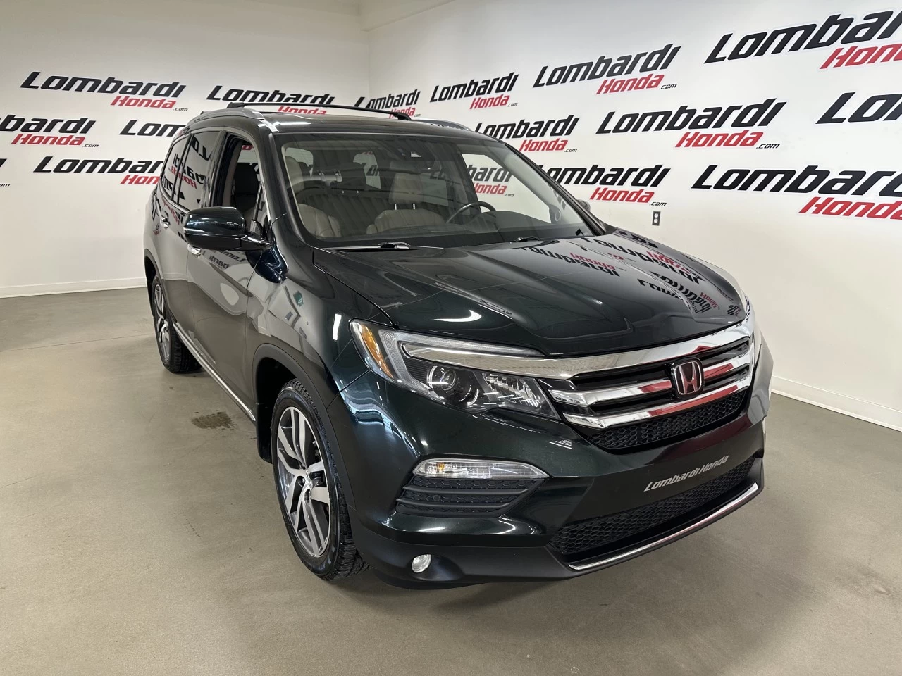 2016 Honda Pilot
                                                    Touring Main Image