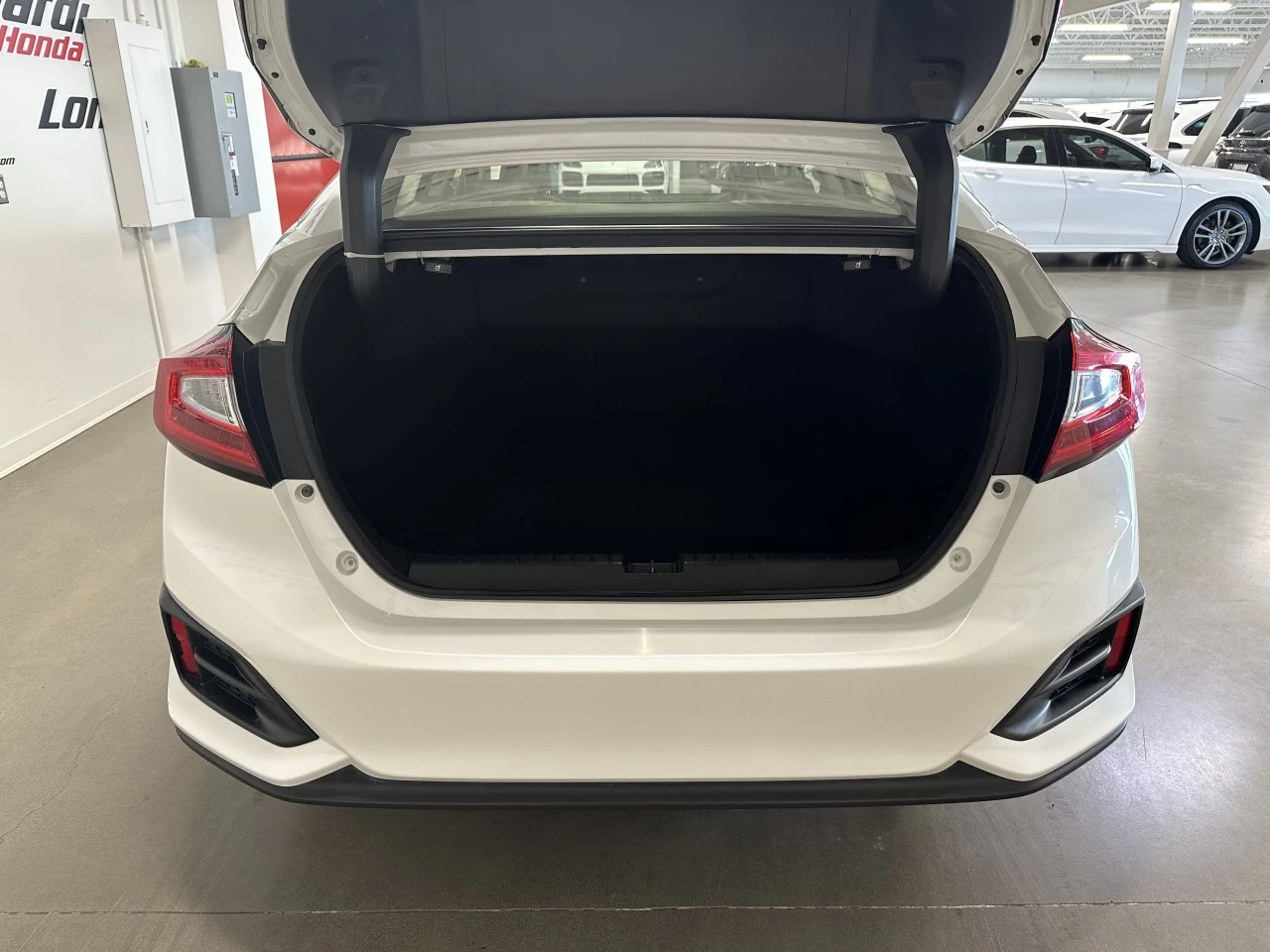 2019 Honda Clarity Plug-In Hybrid
                                                    Sedan Main Image