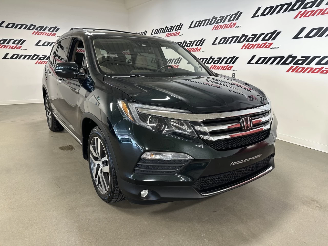 2016 Honda Pilot
                                                    Touring Main Image