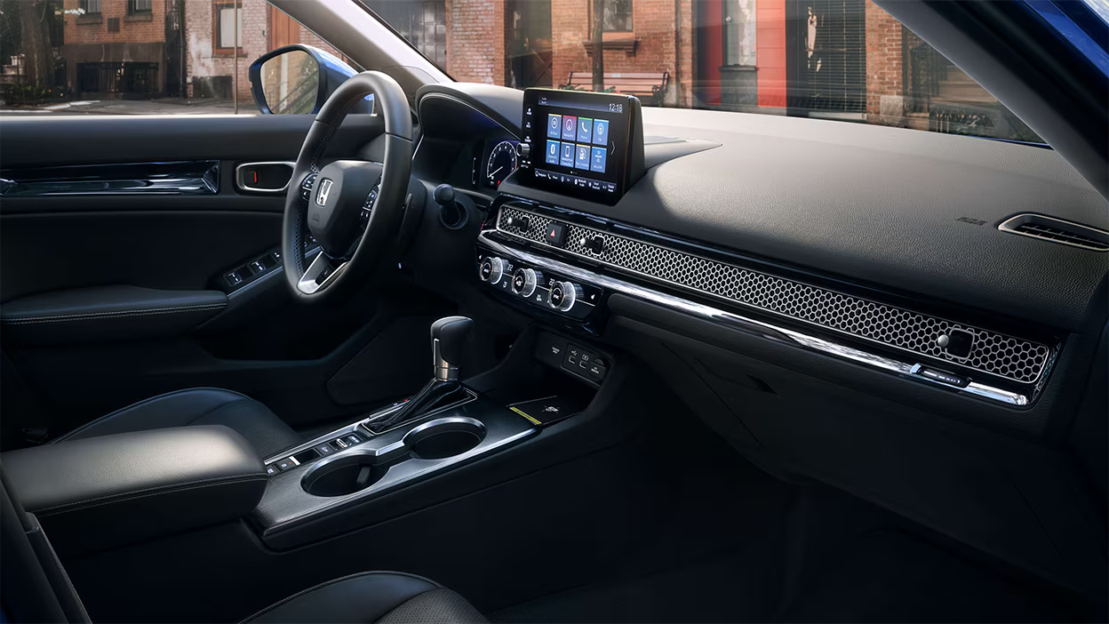 Intérieur Honda Civic 2023. Écran tactile. Écran tactile véhicule.
