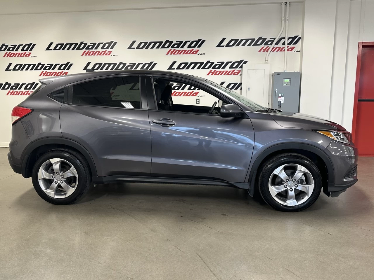 2022 Honda HR-V LX https://www.lombardihonda.com/resize/b990ff35b810a3abc0cc817b2ca24889-1