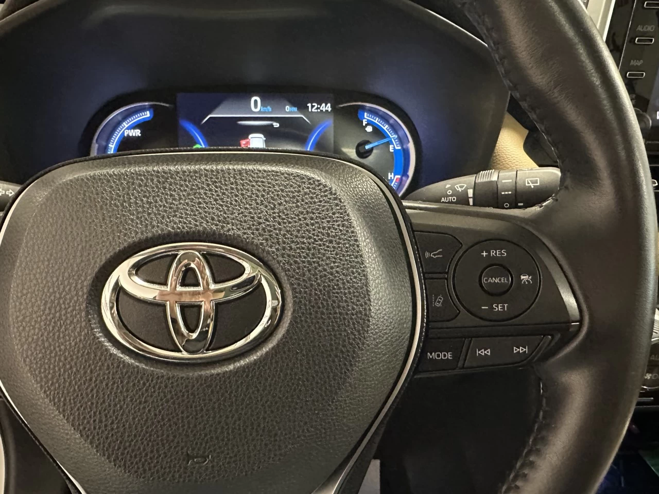 2019 Toyota RAV4
                                                    Hybrid Limited Main Image