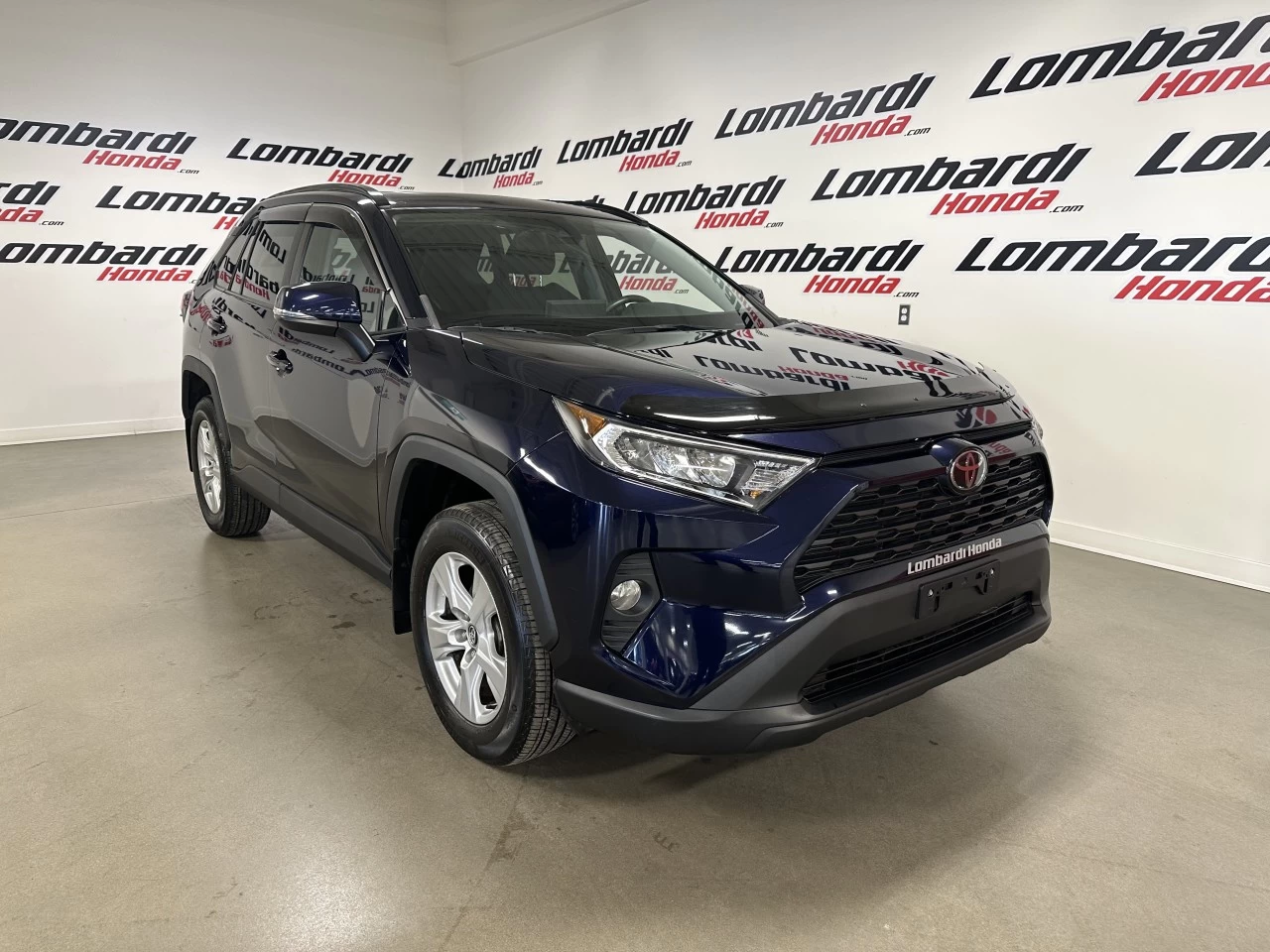 2019 Toyota RAV4
                                                    XLE Image principale