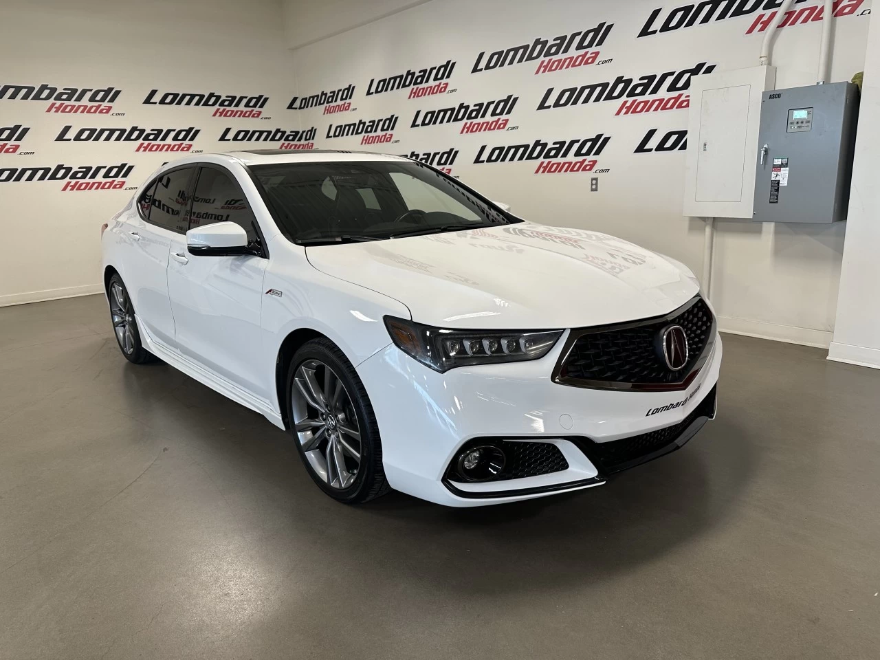 2018 Acura TLX
                                                    Tech A-Spec Image principale