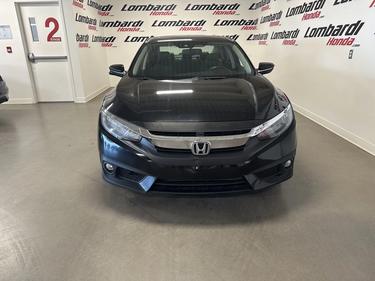 2016 Honda Civic
                                                    Touring Main Image