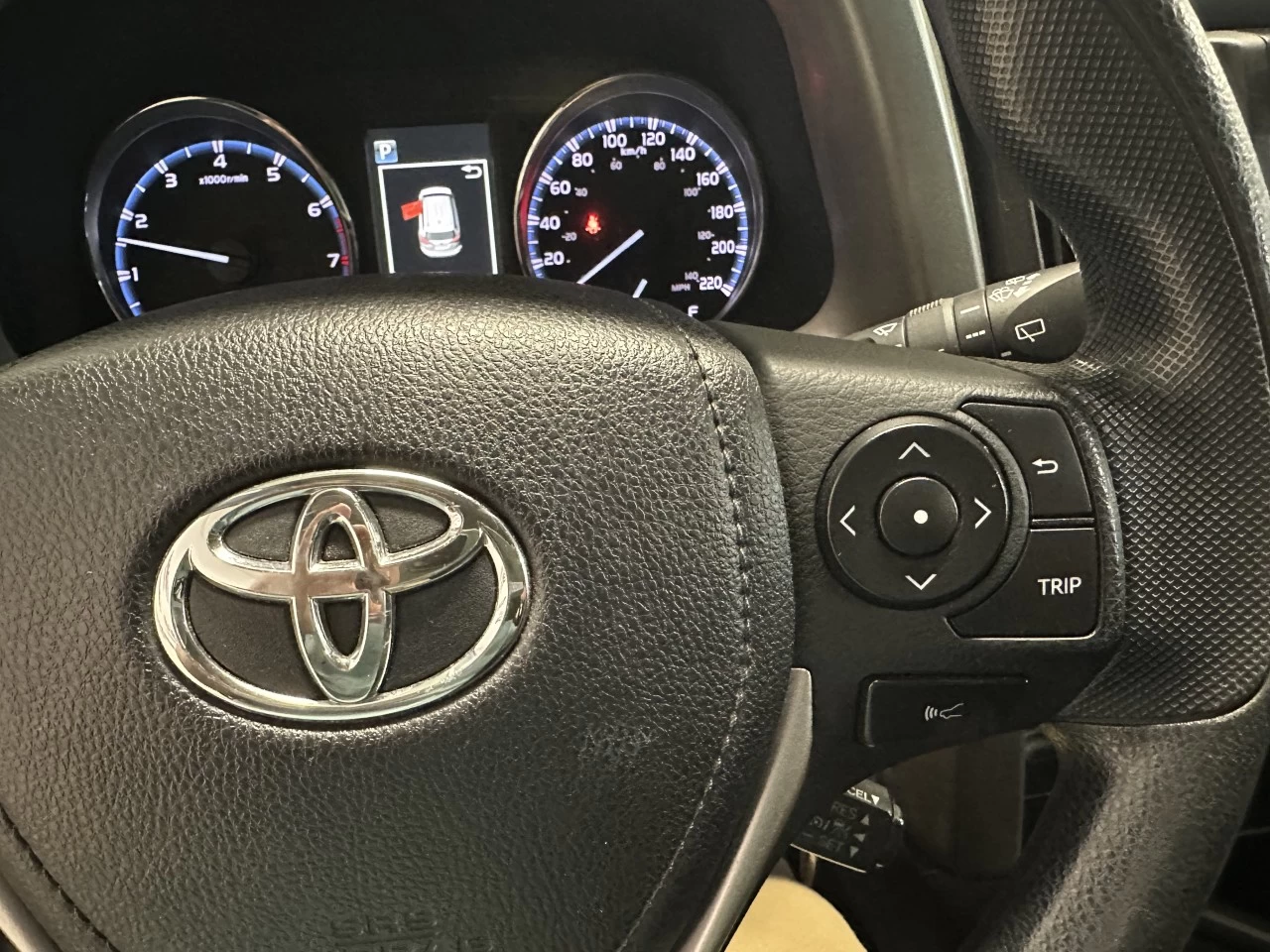 2018 Toyota RAV4
                                                    LE Image principale