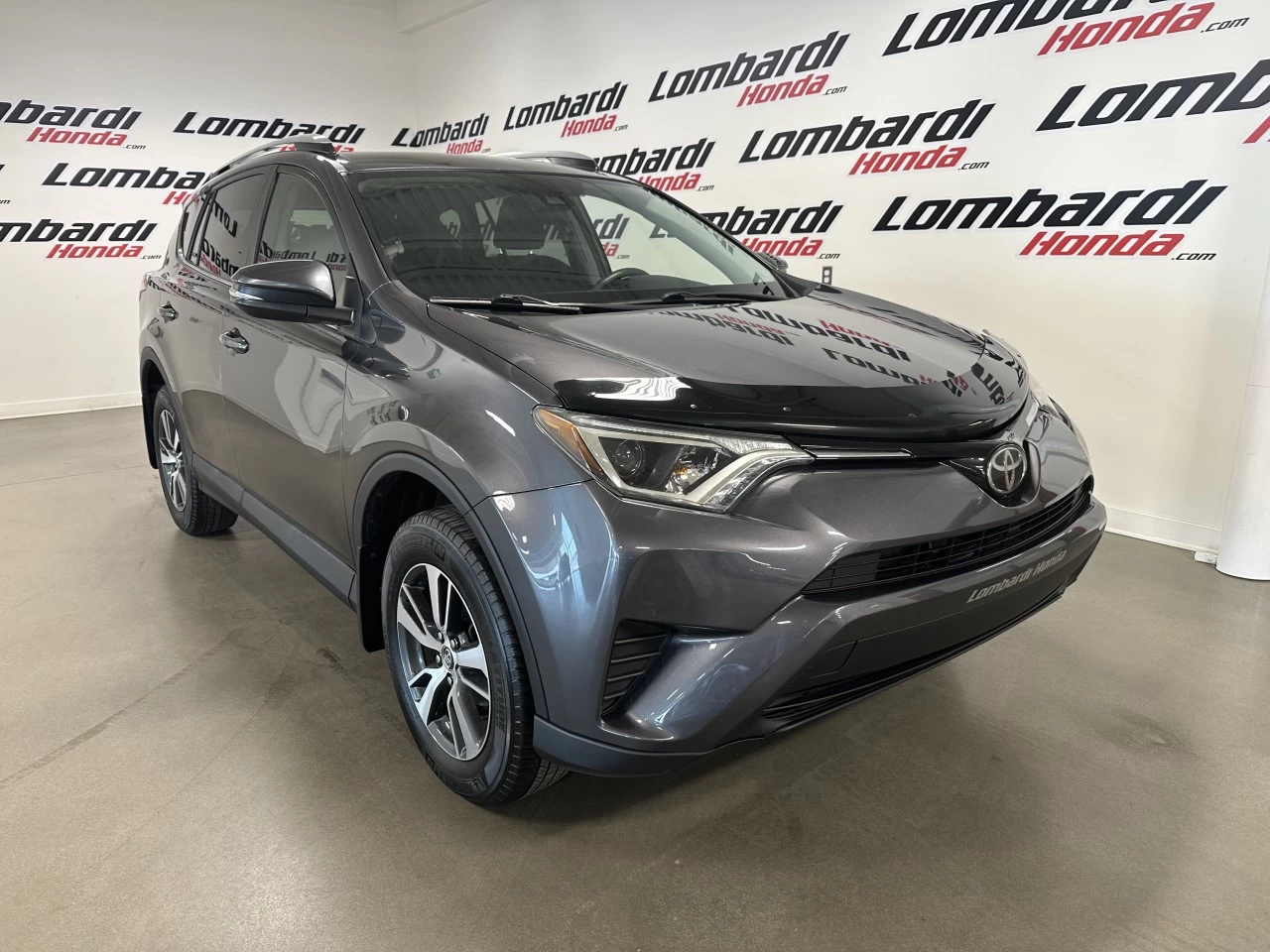 2018 Toyota RAV4
                                                    LE Main Image