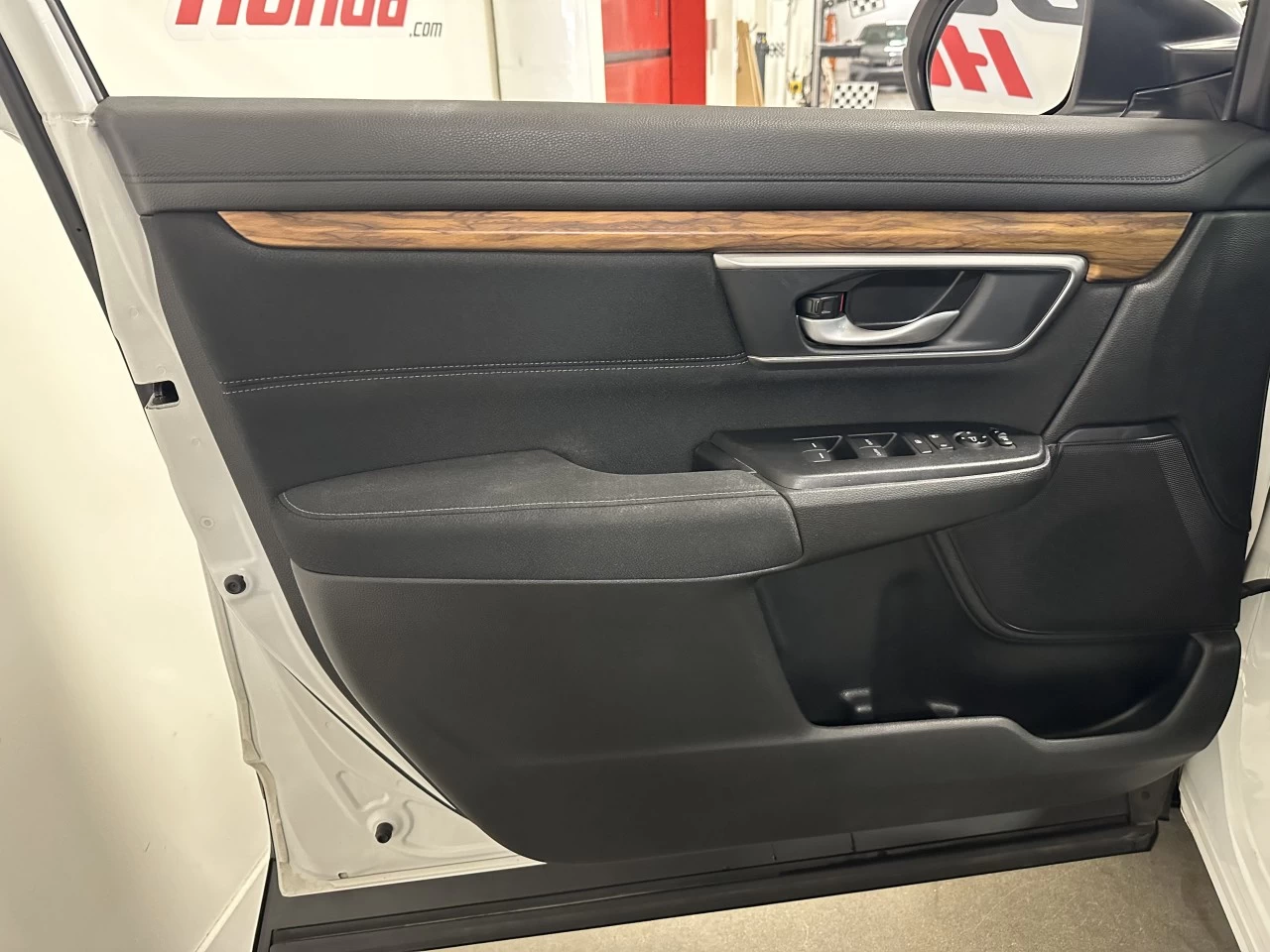 2019 Honda CR-V
                                                    EX Main Image