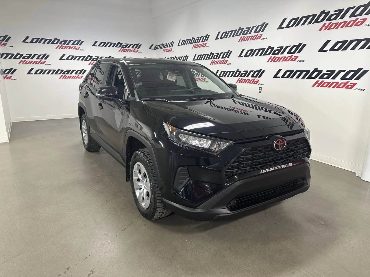 2023 Toyota RAV4
                                                    LE Image principale