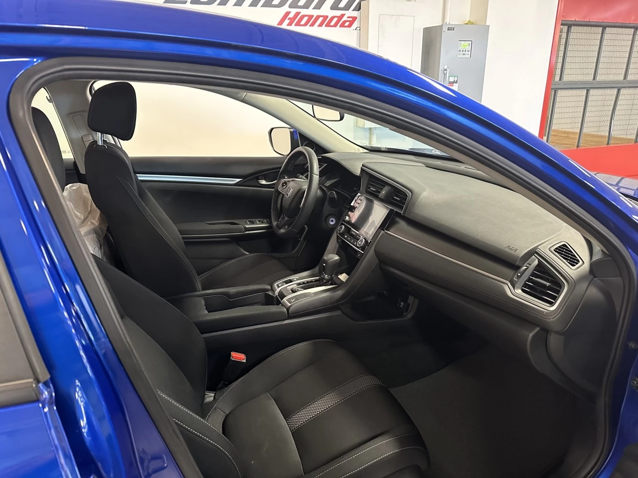 2019 Honda Civic
                                                    LX Main Image