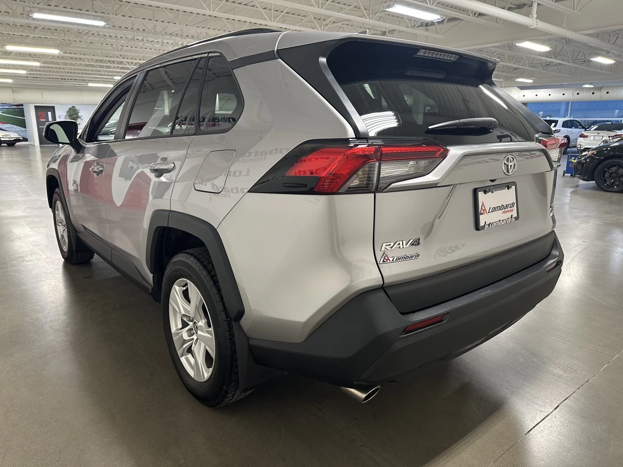 2021 Toyota RAV4
                                                    XLE Image principale