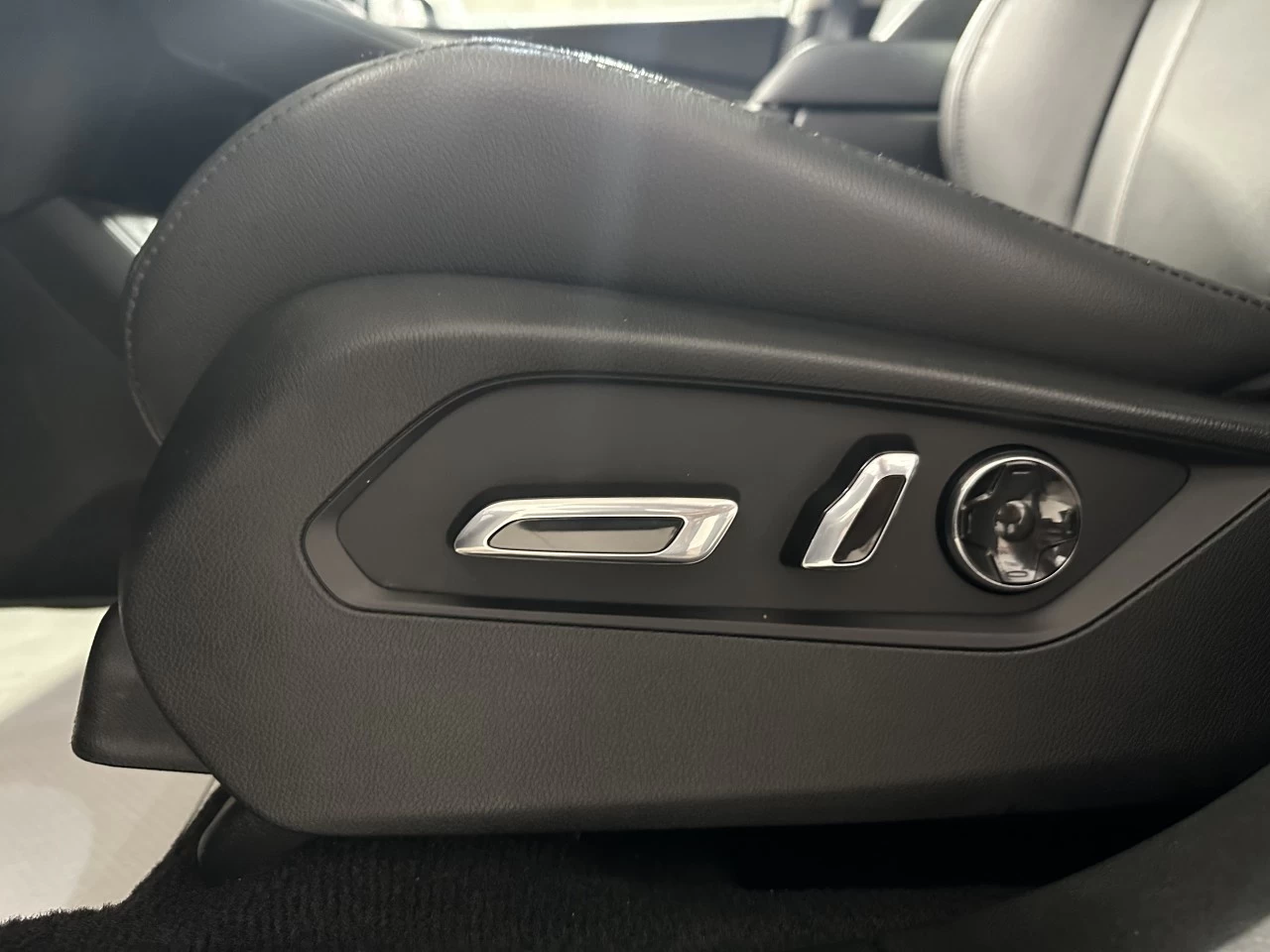 2019 Acura RDX
                                                    AWD Main Image