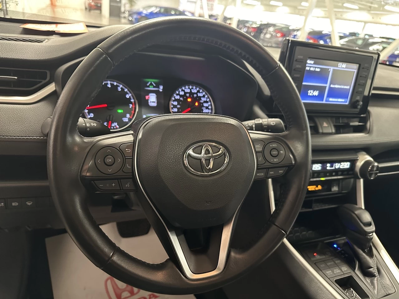 2019 Toyota RAV4
                                                    XLE Image principale