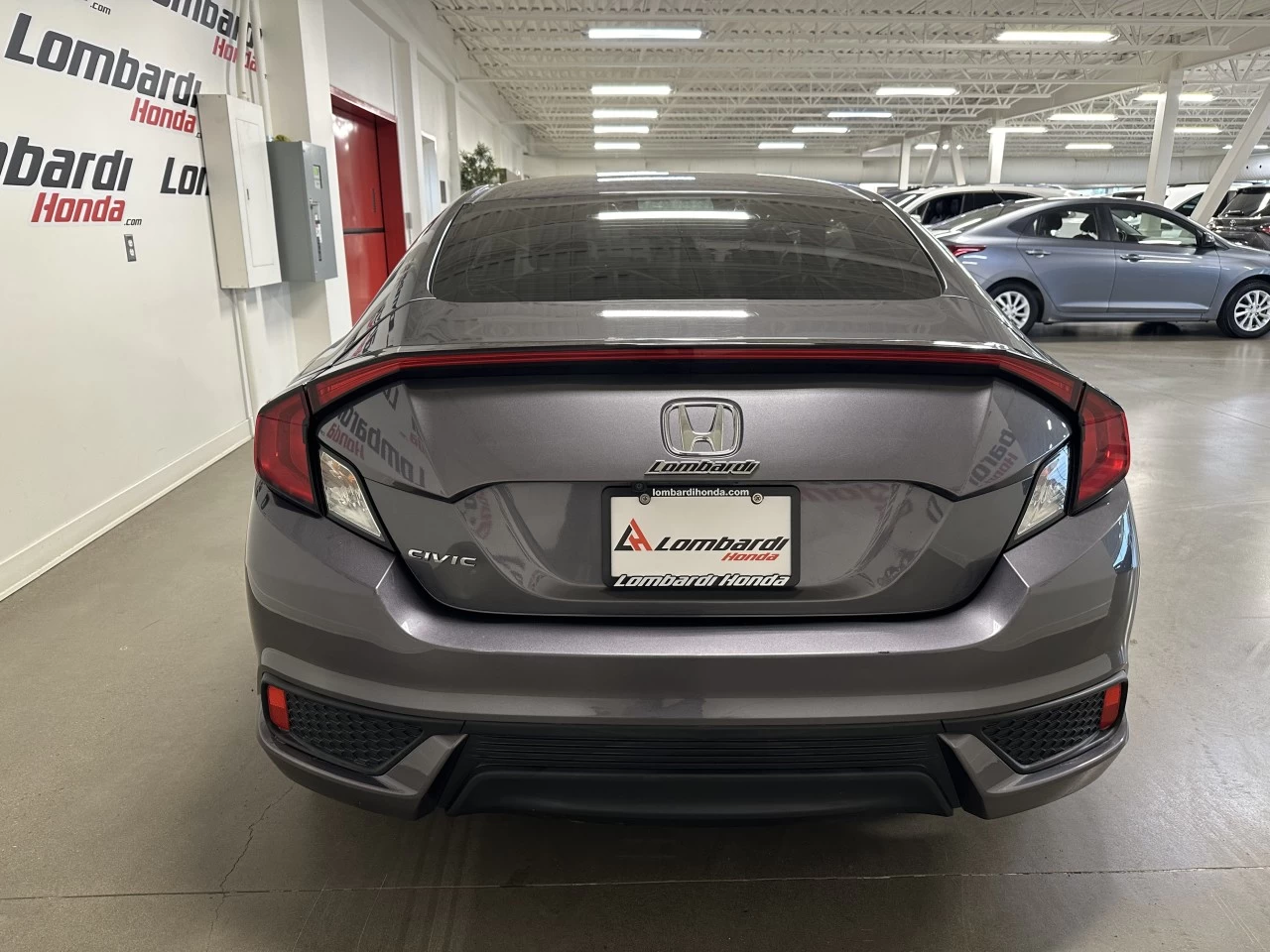 2018 Honda Civic
                                                    EX-T Main Image