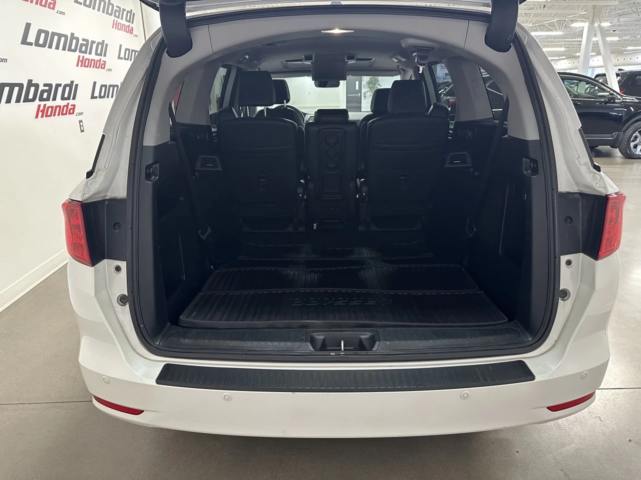 2022 Honda Odyssey
                                                    EX-L Main Image