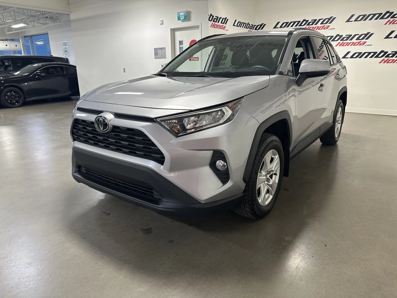 2021 Toyota RAV4
                                                    XLE Image principale