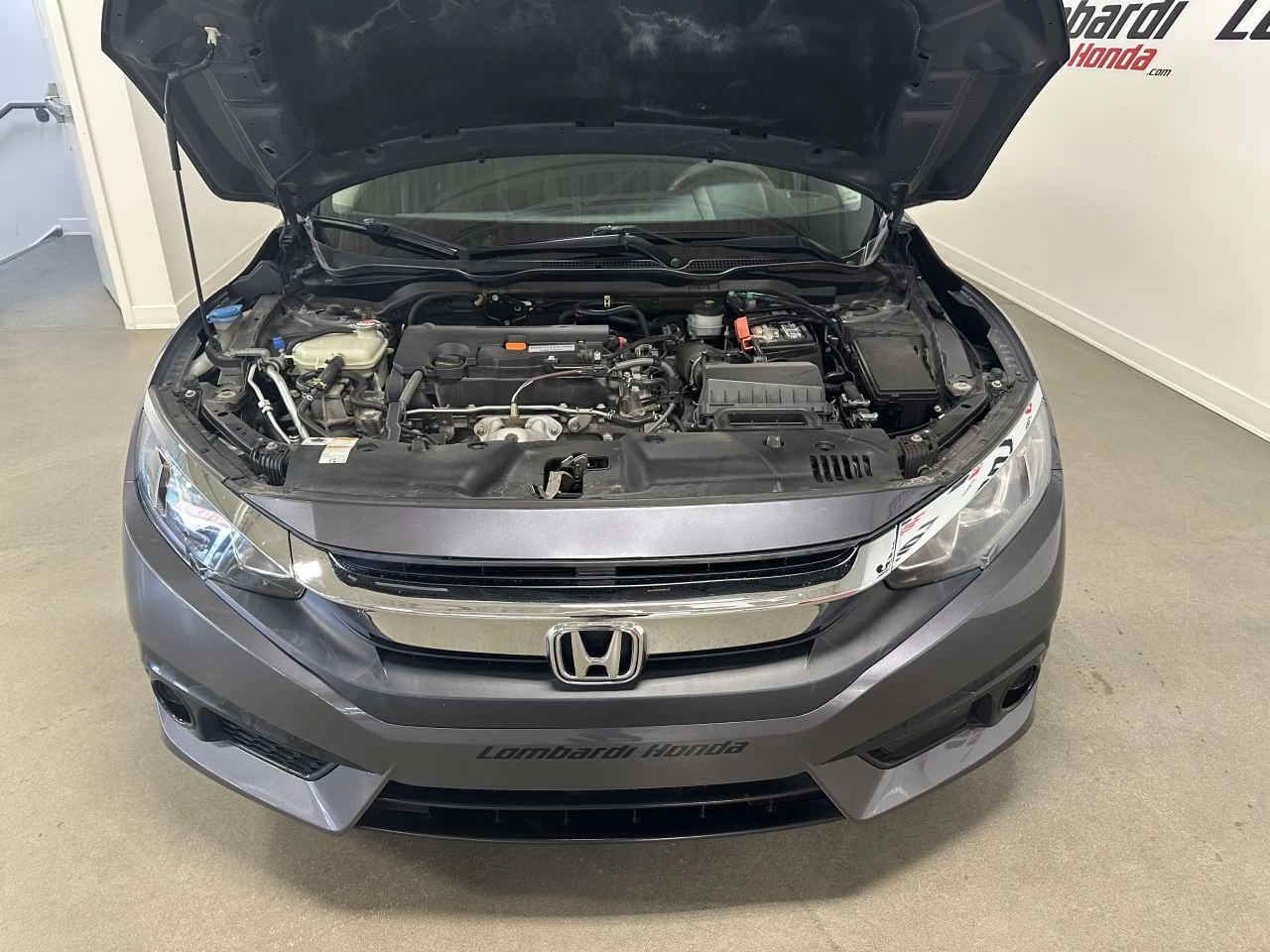 2018 Honda Civic
                                                    EX Main Image