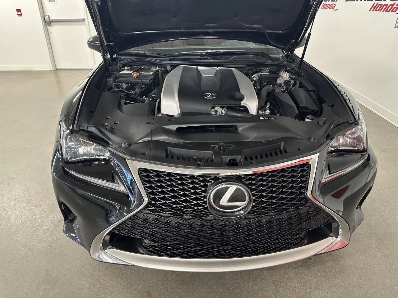 2016 Lexus RC300
                                                    2dr Cpe Image principale