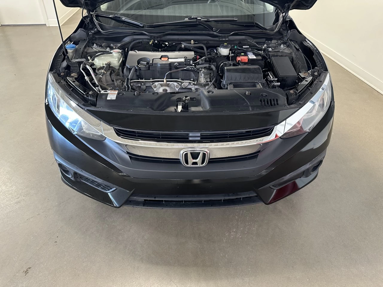 2018 Honda Civic
                                                    EX Main Image