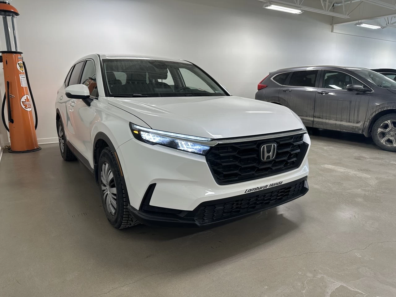 2023 Honda CR-V LX https://www.lombardihonda.com/resize/b990ff35b810a3abc0cc817b2ca24889-1