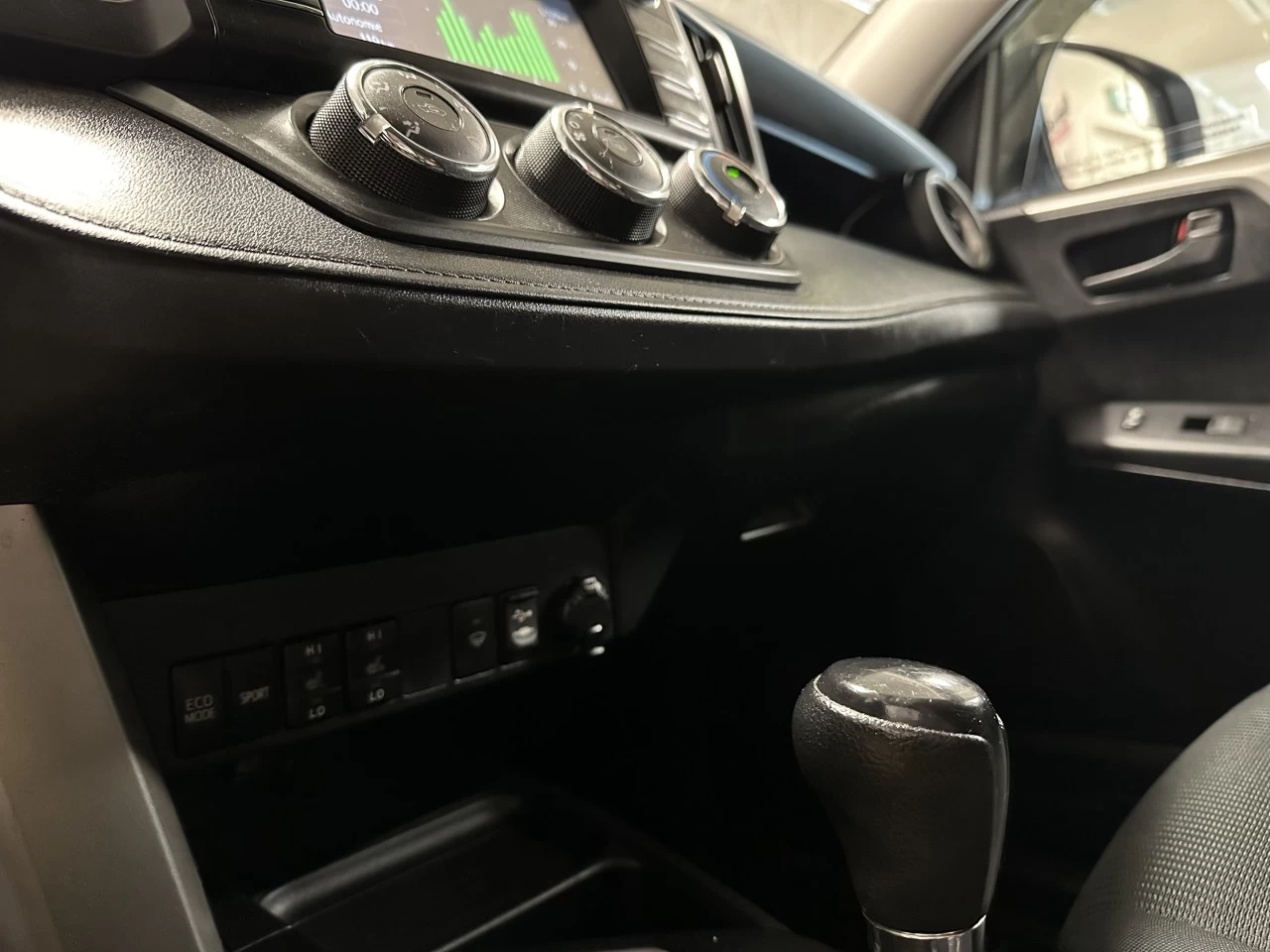 2016 Toyota RAV4
                                                    LE Image principale