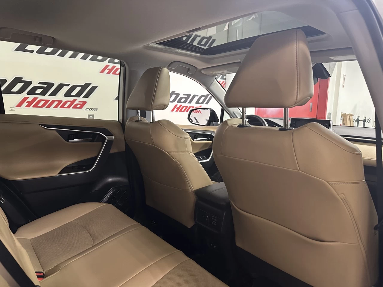 2019 Toyota RAV4
                                                    Hybrid Limited Image principale