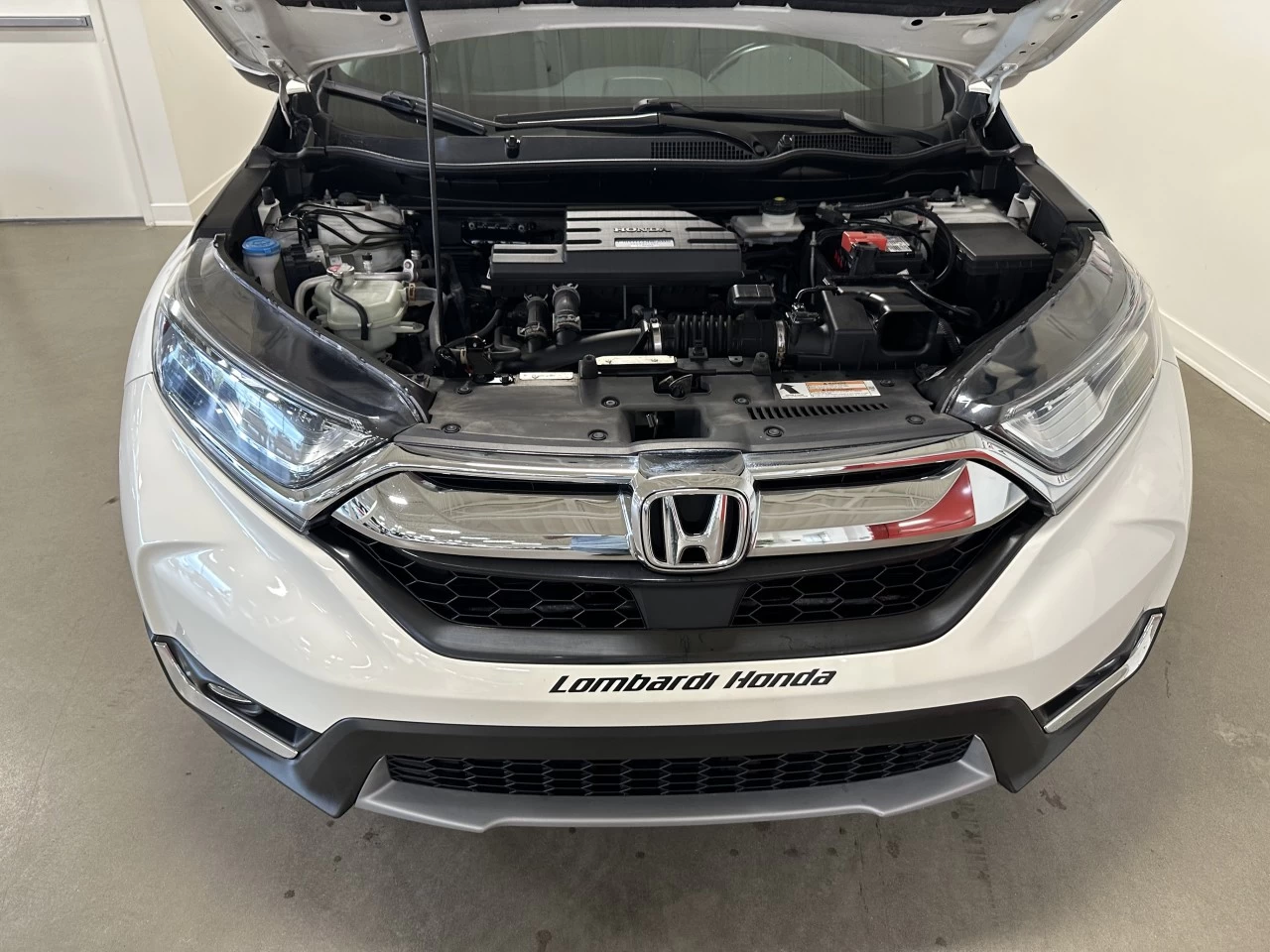 2018 Honda CR-V
                                                    Touring Main Image