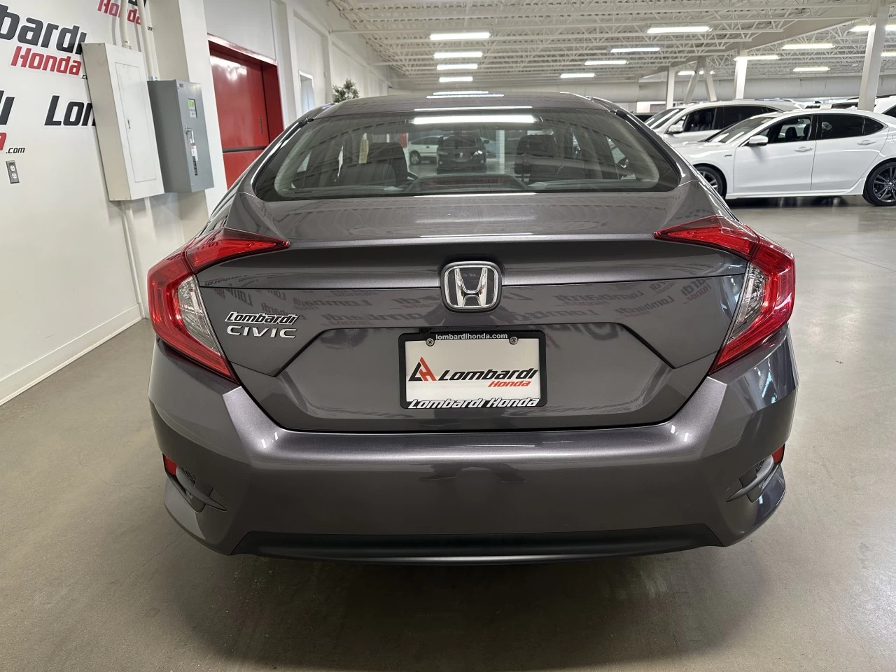 2018 Honda Civic
                                                    LX Image principale