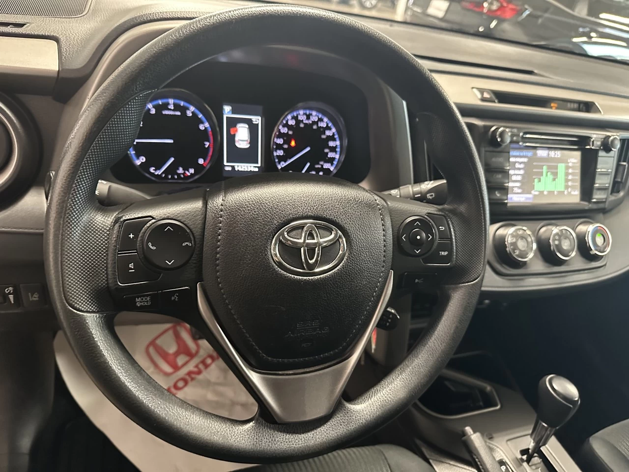 2018 Toyota RAV4
                                                    LE Image principale