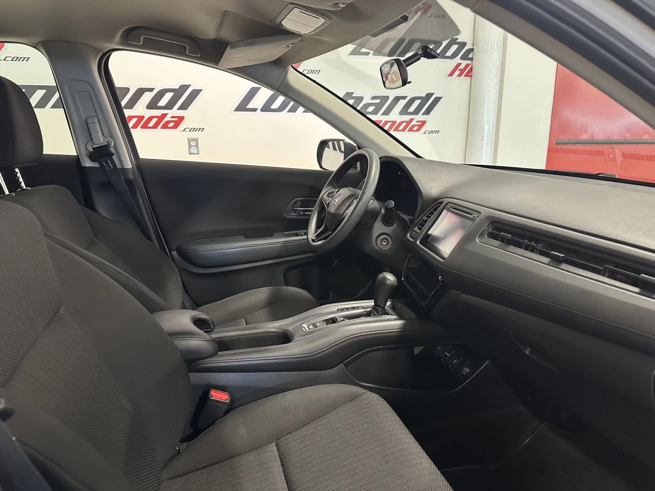 2016 Honda HR-V
                                                    LX Image principale