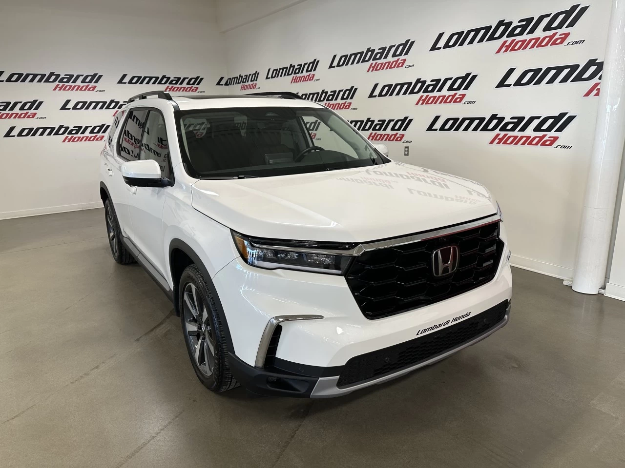 2024 Honda Pilot
                                                    Touring Main Image