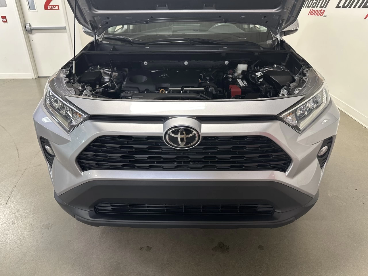 2021 Toyota RAV4
                                                    XLE Image principale