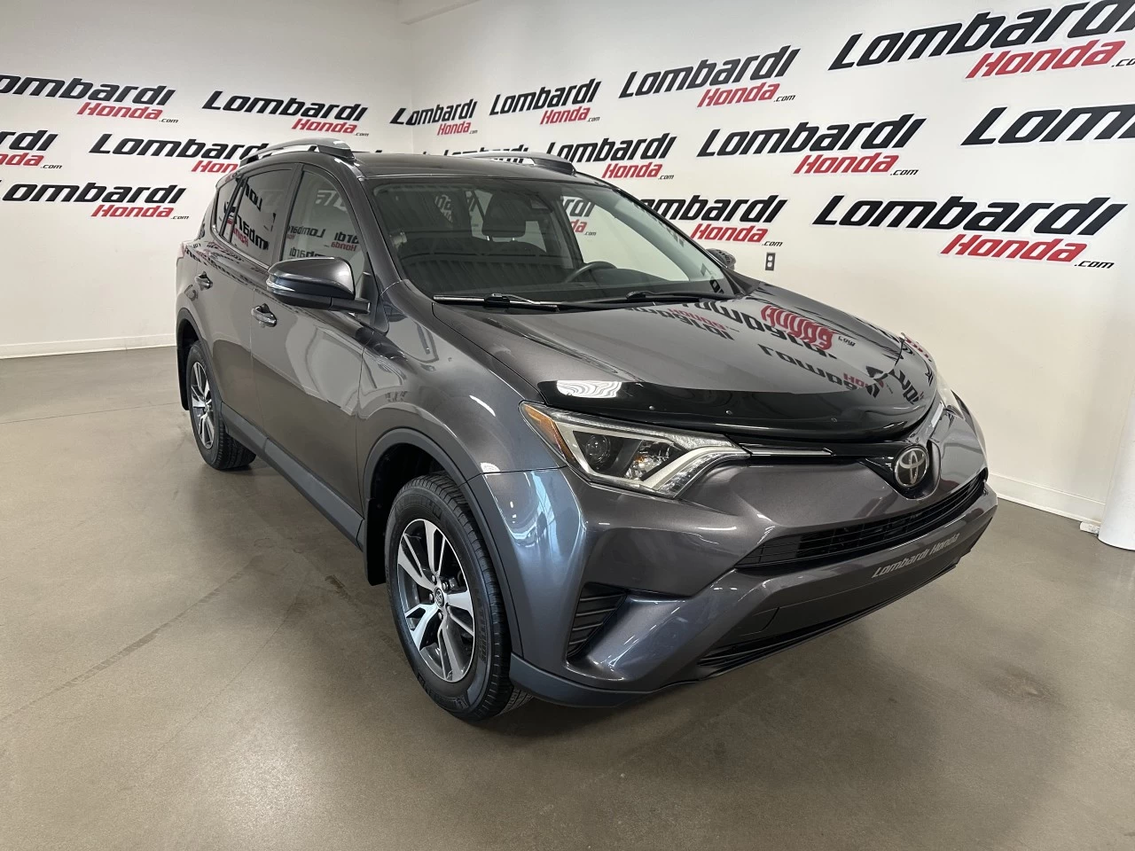 2018 Toyota RAV4
                                                    LE Main Image