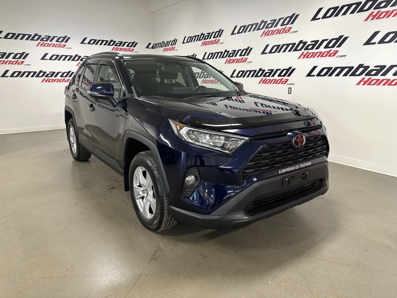 2019 Toyota RAV4
                                                    XLE Main Image