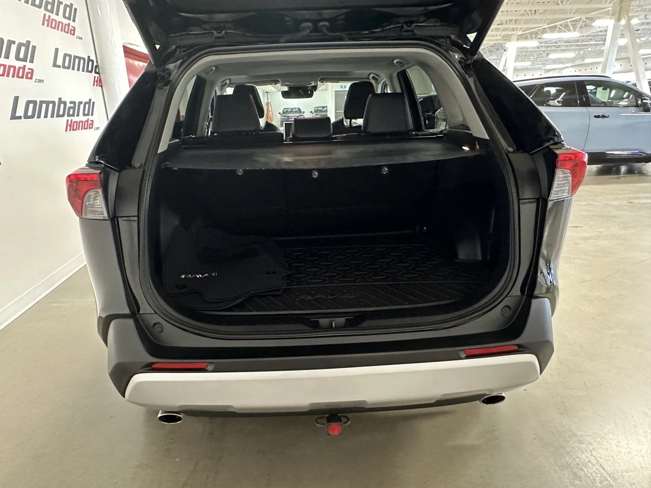 2019 Toyota RAV4
                                                    Trail Main Image