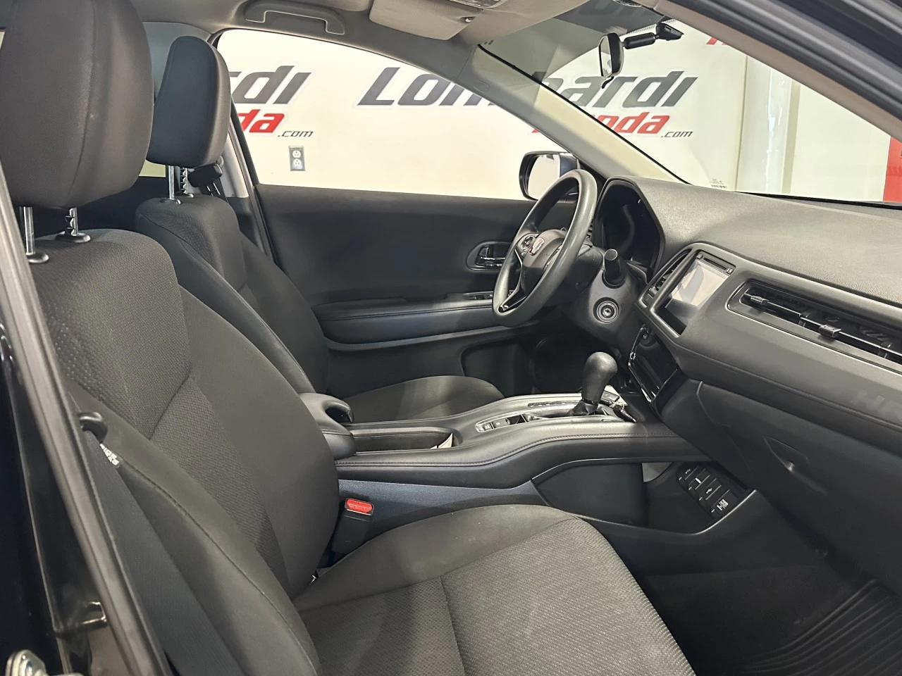 2018 Honda HR-V
                                                    LX Image principale