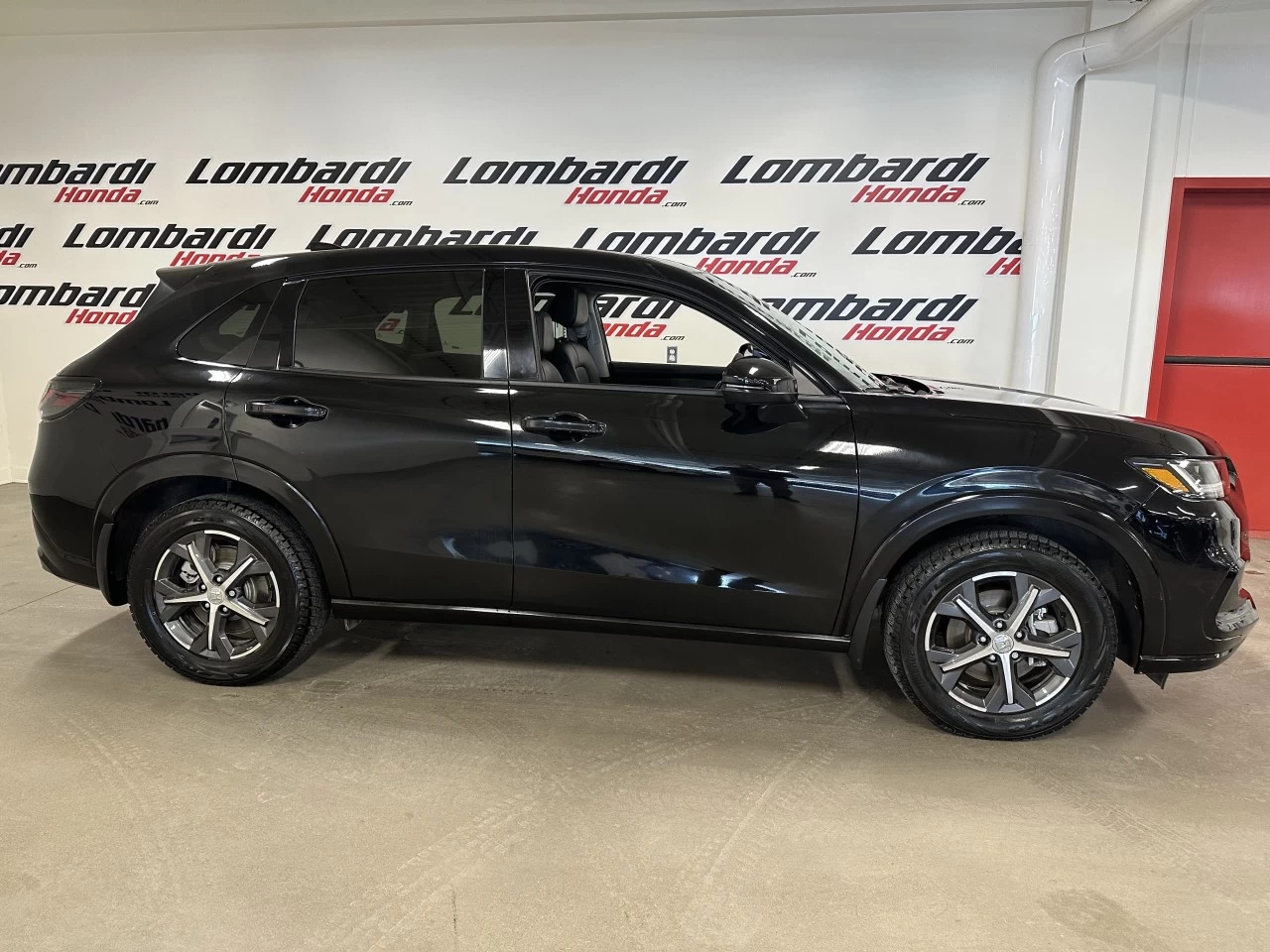 2024 Honda HR-V EX-L https://www.lombardihonda.com/resize/b990ff35b810a3abc0cc817b2ca24889-1