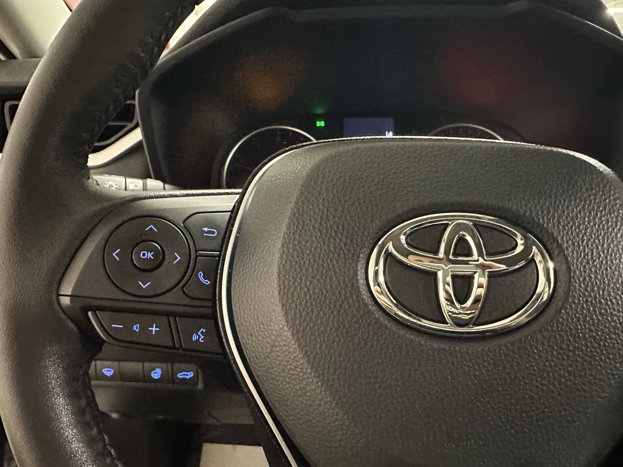 2021 Toyota RAV4
                                                    XLE Image principale