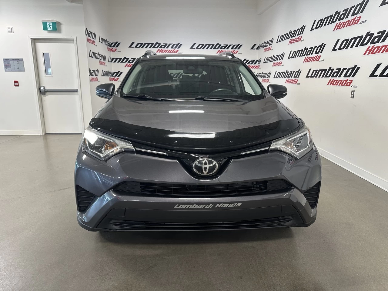 2018 Toyota RAV4
                                                    LE Image principale