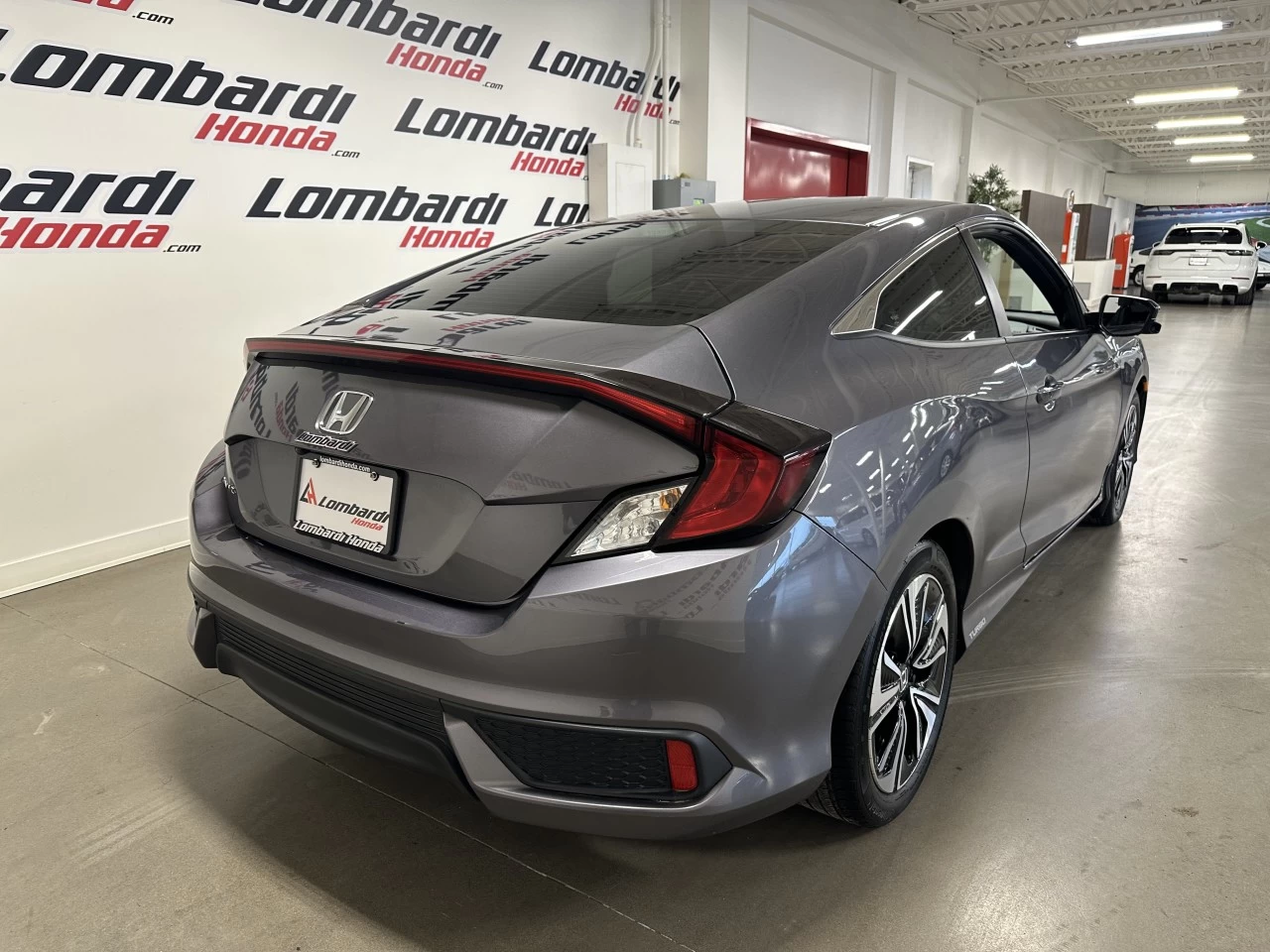 2018 Honda Civic
                                                    EX-T Main Image