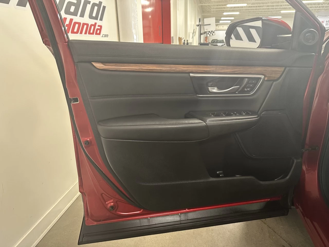 2020 Honda CR-V
                                                    Touring Main Image