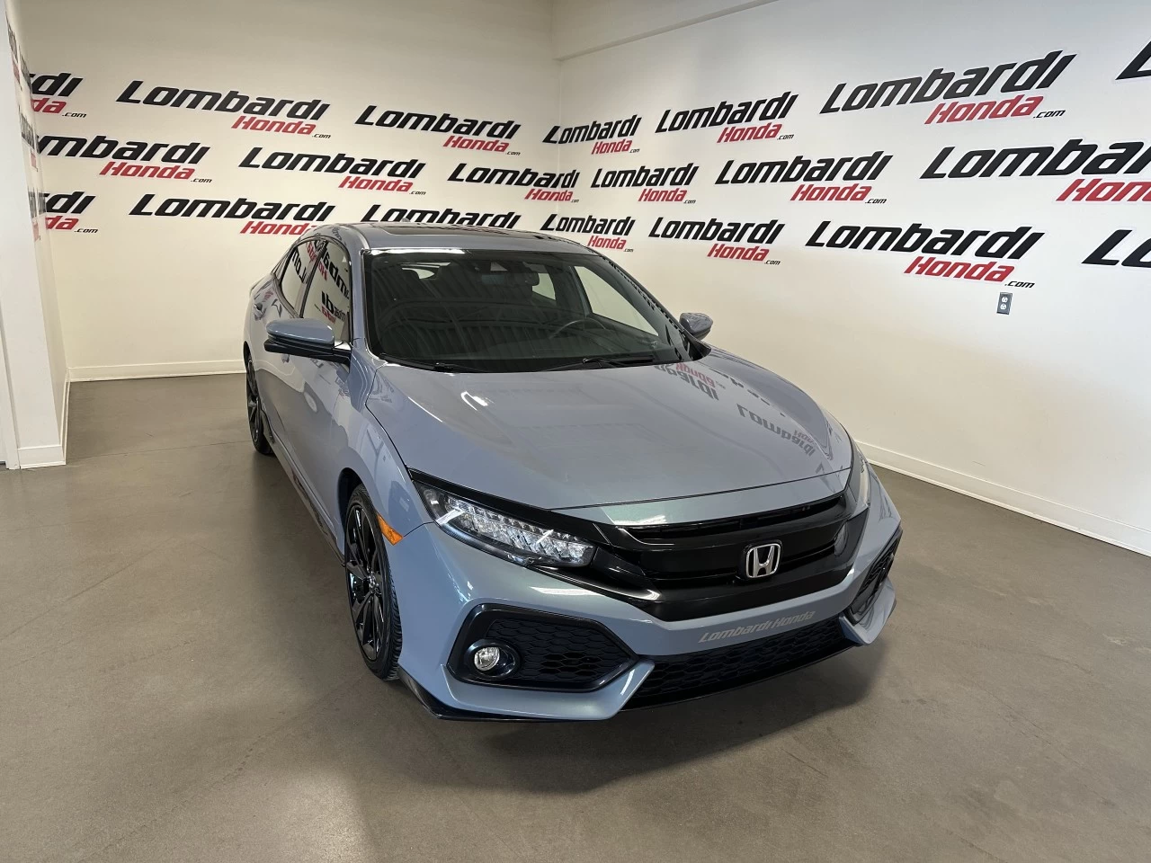 2018 Honda Civic
                                                    Sport Touring Main Image