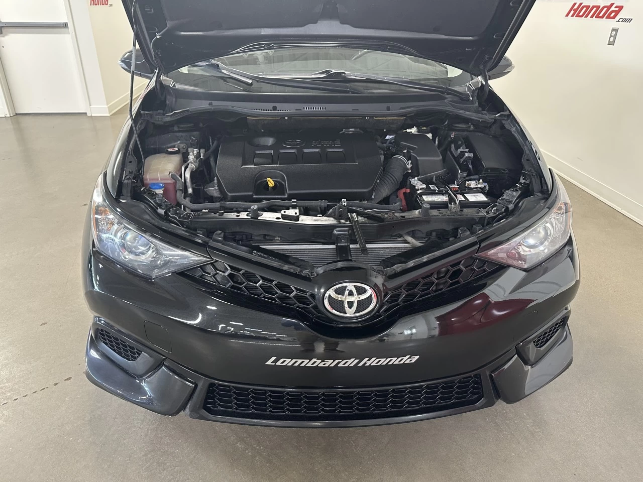 2017 Toyota Corolla
                                                    4dr HB Main Image