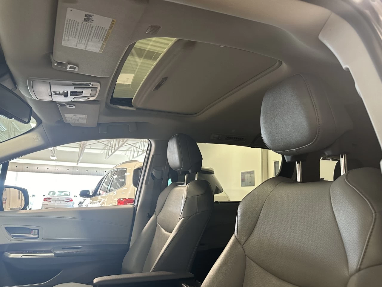 2021 Toyota Sienna
                                                    XLE Image principale