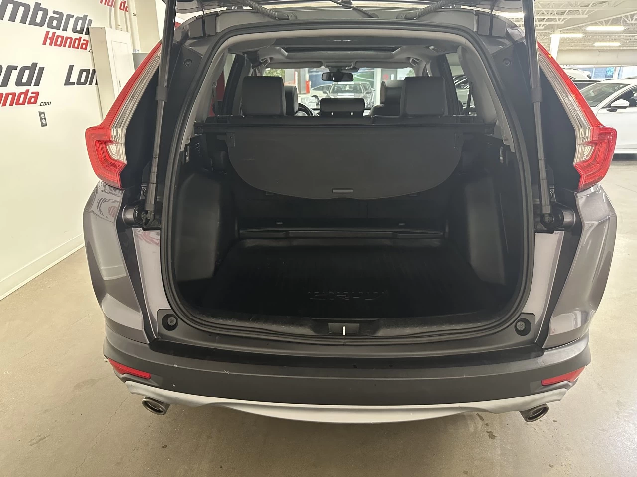 2018 Honda CR-V
                                                    Touring Image principale