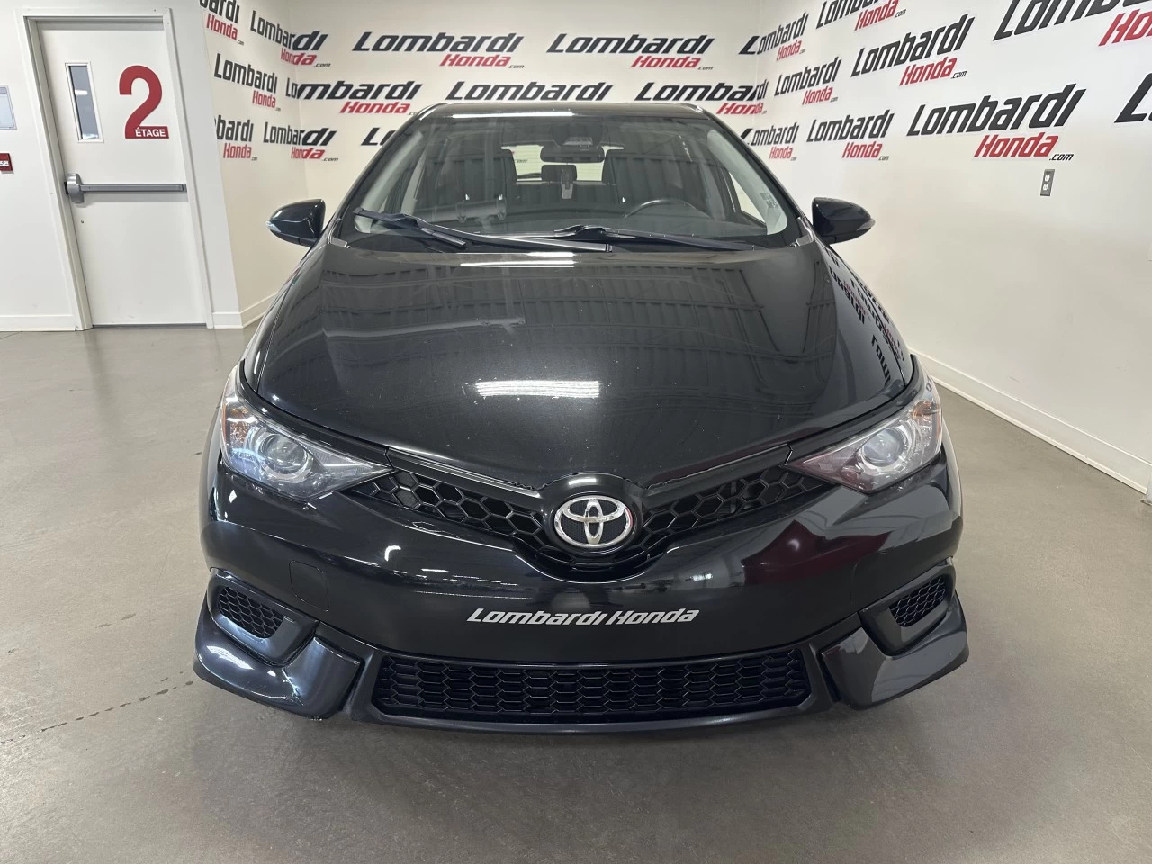 2017 Toyota Corolla
                                                    4dr HB Main Image