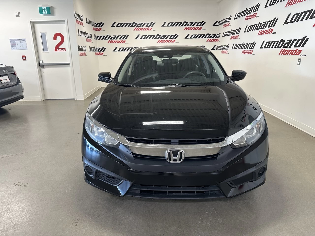 2018 Honda Civic
                                                    EX Main Image