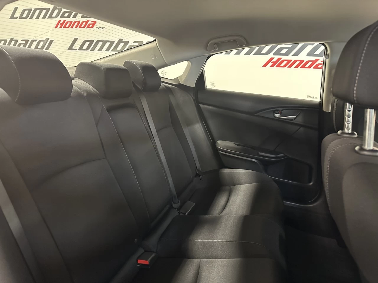 2018 Honda Civic
                                                    LX Image principale