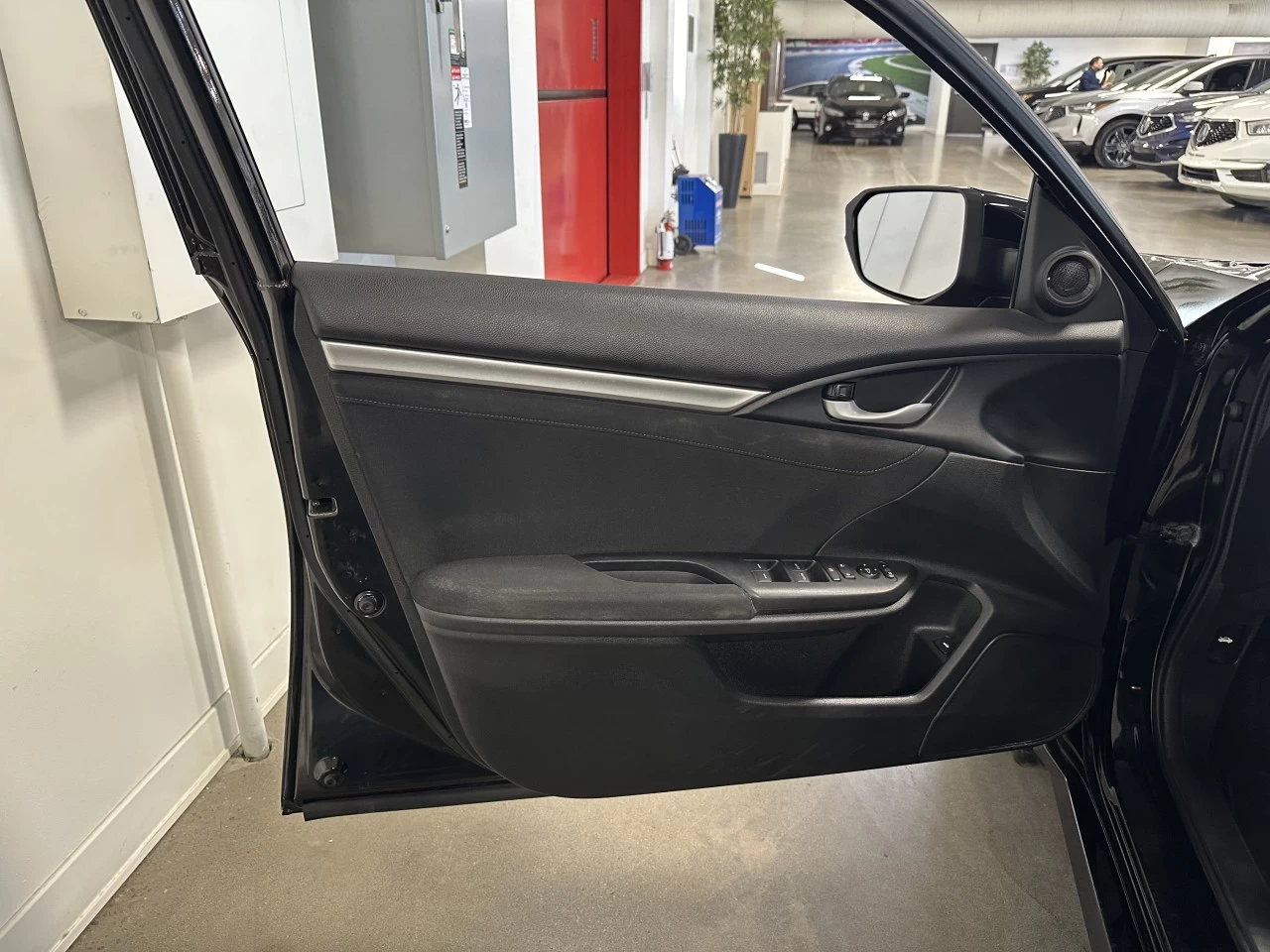 2018 Honda Civic
                                                    EX Main Image