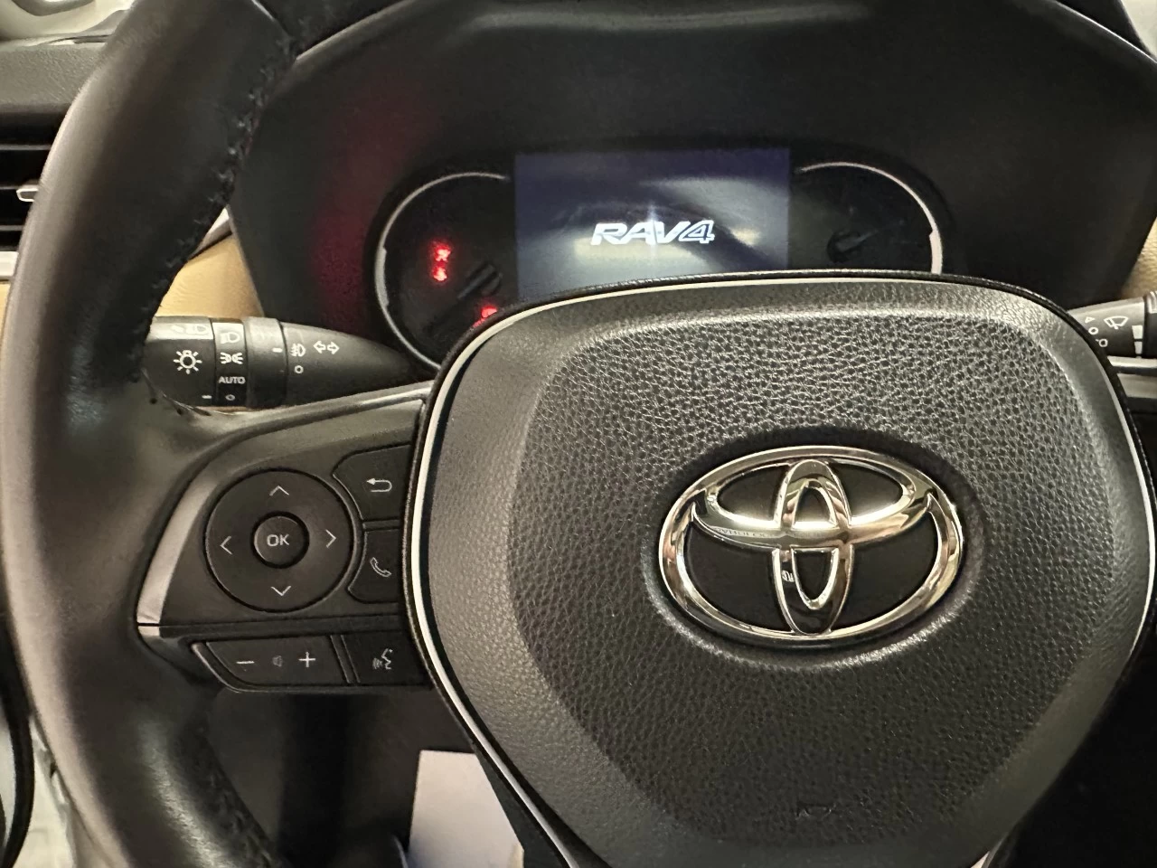 2019 Toyota RAV4
                                                    Hybrid Limited Image principale